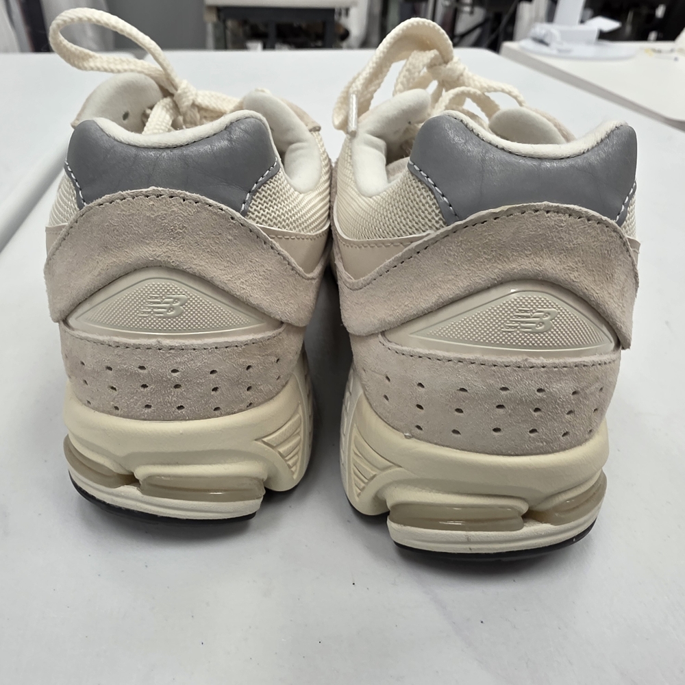 New Balance 2002R Cream Sneakers - Picture 7 of 8